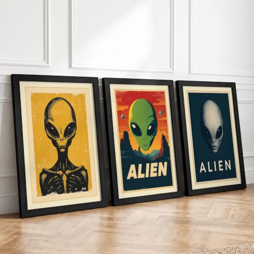 Extraterrestrial Visions Retro Set of 3 Framed Wall Art Prints A4