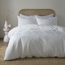 Serene Embossed Geo Duvet Cover Set Super King – White Embossed Geometric Bedding in Recycled Polyester – Includes 1 Duvet Cover (260 x 220cm) & 2 Pillowcases (50 x 75cm)