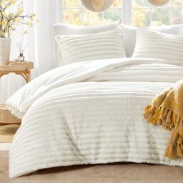 Intelligent Design Twin Comforter Sett, Plush Bedding, Microfiber Reverse, 2 Piece, Lightweight, Super Soft Ribbed Velvet Comforter 1 Sham, All Season Fluffy Bed Set, Avril, Twin/Twin XL Ivory