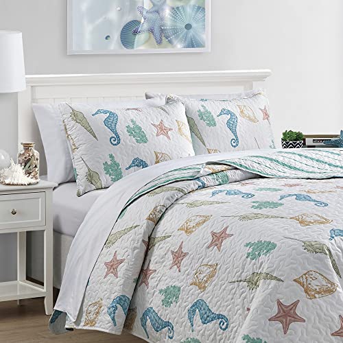 Market & Place 3-Piece King Size Coastal Quilt Set with Shams - Reversible Lightweight Summer Bedspread - White and Green Beach Themed Bedding - Capri Collection (King)