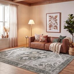 SAFAVIEH Traditional Rug Ideal for High Traffic Areas - Machine Washable and Non Slip - Tucson Collection, Short Pile, in Dark Green and Beige, 244 X 305 cm