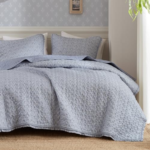 Madison Park Vintage Floral Quilt Set King Size, Reversible Bedding & Lightweight Bedspread Set, Traditional Block Print Coverlets with Ruffled Edge, 3-Piece with 2 Shams, Blue