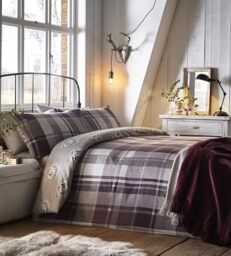 Dreams & Drapes - Plum Checkered Hedgehog Duvet Cover - Double Bedding Size (200 x 200cm) - Soft 100% Brushed Cotton - Reversible Design - Purple Flannelette Woodland Bedding With Hedgehogs