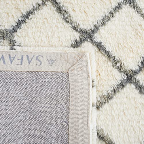 Safavieh Moroccan Indoor Hand Tufted Rectangle Area Rug, Casablanca Collection, CSB894, in Ivory / Grey, 122 X 183 cm for Living Room, Bedroom or Any Indoor Space