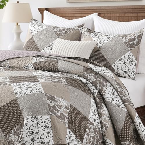 HIARUO Quilt Set King Size 3 Pieces Floral Patchwork Comforter Bedspread Boho Plaid Coverlet Reversible Lightweight Farmhouse Bedding with 2 Pillow Covers Shams for All Season, Brown