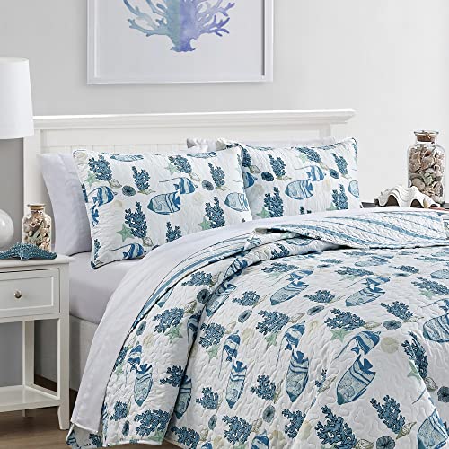 Market & Place 3-Piece King Size Coastal Quilt Set with Shams - Reversible Lightweight Summer Bedspread - White and Blue Beach Themed Bedding - Sorrento Collection (King)