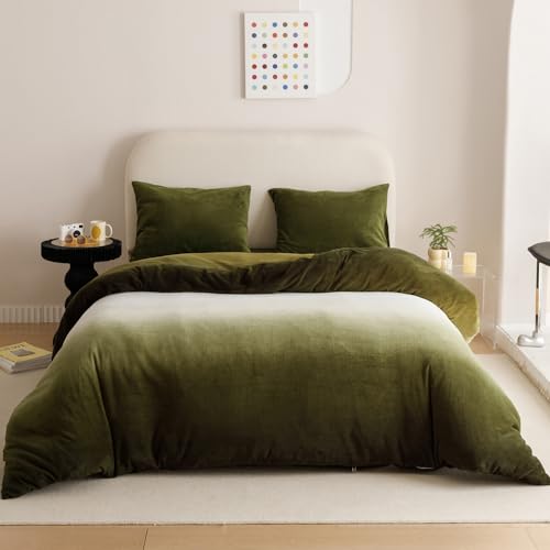 KAREVER Green White Comforter Set Velvet King Gradient Olive Green Bedding Comforter Women Plain White and Army Green Gradient Soft Quilt Flannel Dark Green Comforter Warm King Bed Comforter