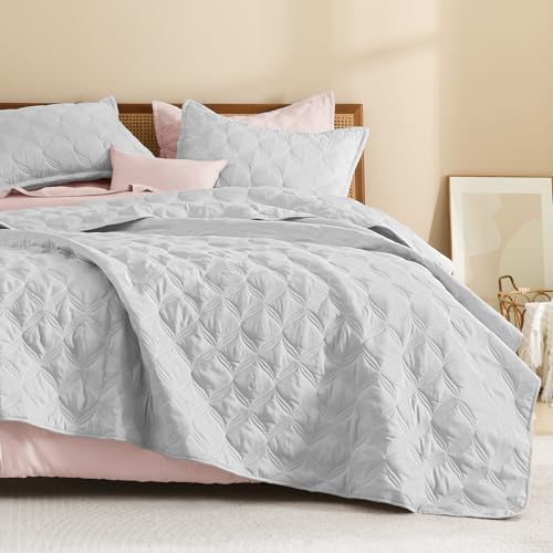 Litanika Oversized King Quilt Bedding Set, 3 Pcs Light Grey Bedspreads Set - Cloud-like Soft Fluffy Lightweight Breathable All Season Coverlet Comforter Cover Bed Set Room Decor Gift