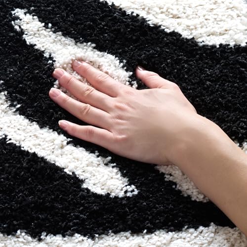 Safavieh Shaggy Indoor Woven Rectangle Area Rug, Florida Shag Collection, SG452, in Ivory / Black, 160 X 229 cm for Living Room, Bedroom or Any Indoor Space