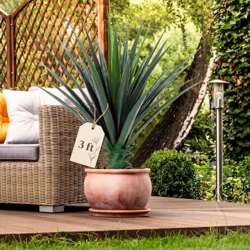 Giegxin 1 Piece 3ft Tall Artificial Spiked Agave Plant Potted Faux Agave Plants 35'' UV Resistant Large Realistic Artificial Greenery Outdoor Indoor for Housewarming Gift House Garden Bathroom