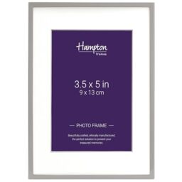 Hampton Frames - MAYFAIR Silver Plate Photo Picture Frame 3.5x5 (9x13cm) - Bevel Cut Mount, Glass Aperture, Velvet Back - Freestanding or Wall Mounted Display