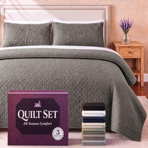 SLEEPHORIA King Quilt Bedding Set - Cloud Soft All-Season Bedspread 3 PC w/Shams, Bed Quilt King Size Coverlet - Oversized, Light Weight, Ultra Durable, Easy Care - 106 x 96 in (Taupe)