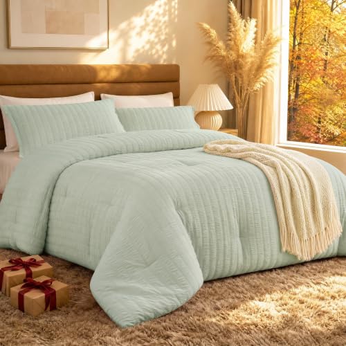 "Quataly Queen Comforter Set 3PCS Seersucker Lightweight Bed Set for All Season,1 Elegant Sage Green Comforter (90""x90"") and 2 Soft Pillowcases (20""x30"")"