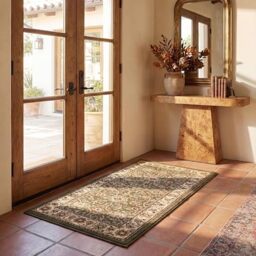 SAFAVIEH Traditional Rug for Living Room, Dining Room, Bedroom - Lyndhurst Collection, Short Pile, in Sage and Ivory, 60 x 110 cm