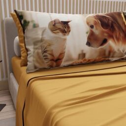 PETTI Artigiani Italiani - Animal Bed Linen with Cats and Dogs in Cotton with Pillowcases in Digital Print, Pizza and Half Sheet, Yellow Double Bed Set, 100% Made in Italy