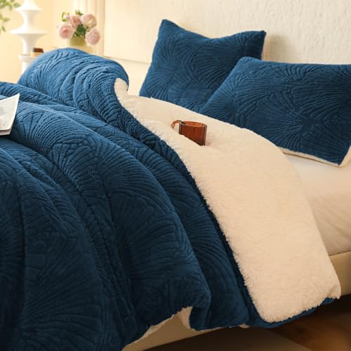 "tohrisa Seashell Jacquard Sherpa Comforter Set Warm Cozy Premium Bedding 3 Pieces, Full/Queen Size Geometric Pattern Quilt Comforter with 2 Pillowcases(90""X90"" Dark Blue)"