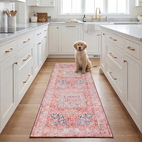 SAFAVIEH Traditional Rug Ideal for High Traffic Areas - Machine Washable and Non Slip - Tucson Collection, Short Pile, in Rose and Cream, 76 X 244 cm