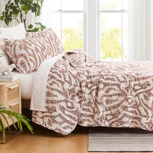 Southshore Fine Living, Inc. Oversized King Quilt Bedding Set, 3-Piece Bedspread with 2 Quilted Pillow Shams, Quilt Coverlet, Indian Hand Printed Tapestry Style, California King Bed Spread, Rust Red