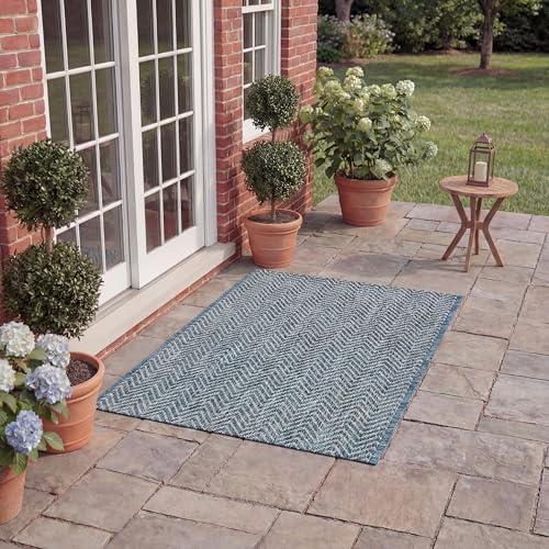 Safavieh Contemporary Rug for Living Room, Dining Room, Bedroom - Courtyard Collection, Short Pile, in Navy and Grey, 61 X 109 cm