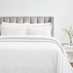 Superior 3 Piece Cotton Bedspread and Sham Set, Home Bed Decor, Decorative Bed Spread, 2 Pillow Shams, Medium Weight, Geometric Matelasse Coverlet, Bedding Essentials, Madrid Collection, Queen, White