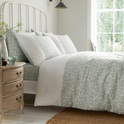 Dreams & Drapes - Pintuck Leaf Duvet Cover - Single Bedding Size (140 x 200cm) - 1 Pillowcase - Premium PolyCotton - Floral Duvet Cover in Green - Sage Green/White Bedding