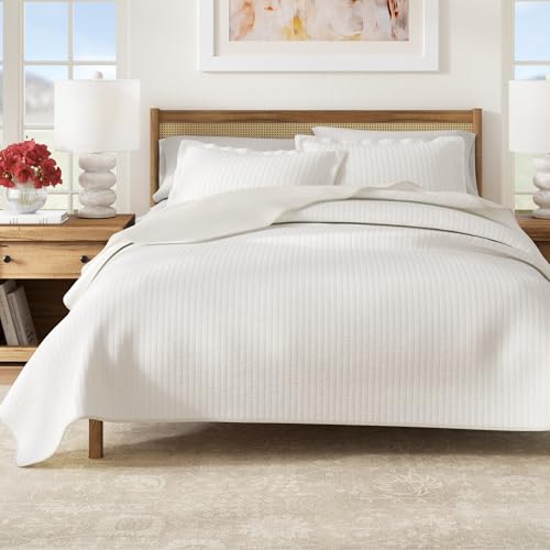 Great Bay Home King Quilt Bedding Set, 3-Piece Lightweight Summer Channel Stitch Quilt Set with Shams, Ultra Soft White Bedspreads, Quilted Bedding Coverlets for All Seasons