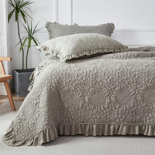 WINLIFE Khaki Ruffled Quilt Set 3pcs King 106''x98'' - Stone Washed Microfiber Crinkled Bedspread for All Season Farmhouse Style Lightweight Shabby Chic Coverlet Set with Pillow Shams