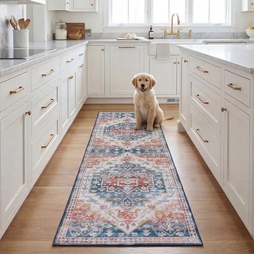SAFAVIEH Traditional Rug Ideal for High Traffic Areas - Machine Washable and Non Slip - Tucson Collection, Short Pile, in Blue and Red, 76 X 244 cm
