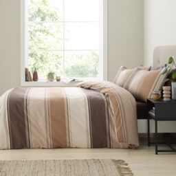 Fusion Betley Quilt Set Double 200 x 200cm – Natural Polycotton Easy Care Bedding with Classic Betley Design, Includes 2 Pillowcases