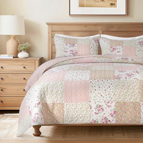 Soul & Lane - Blush Bloom Pink Floral Cotton Quilt Set, Queen with 2 Shams - Roses Patchwork Comforter, Lightweight Country Pieced Bedspread, Blush Quilted Bedding, Pink Patch Work Design