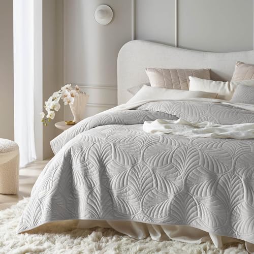 ROOM99 Feel Elegant Light Grey Bedspread 170 x 210 cm – Versatile as a Bed Throw or Sofa Throw – Quilted – Perfect as a Velvet Bedspread