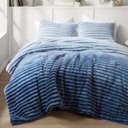 Intelligent Design Queen Comforter Sett, Plush Bedding, Microfiber Reverse, 3 Piece, Lightweight, Super Soft Ribbed Velvet Comforter 2 Shams, All Season Fluffy Bed Set, Avril, Full/Queen Blue Ombre