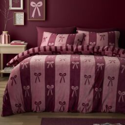 Fusion Snug Bows Berry Duvet Cover Set Double – Stripe Maximalist Bedding – Soft Touch Polyester – Includes 1 Duvet Cover (200 x 200cm) & 2 Pillowcases – Berry Stripe Bedroom Set