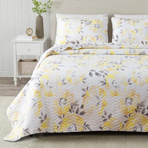 Great Bay Home 3-Piece Reversible Quilt Set with Shams. All-Season Bedspread with Floral Printed Pattern in Bright Colors. Helene Collection By Brand. (Twin, Yellow)