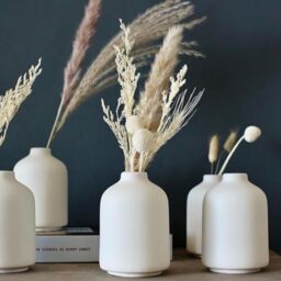 Carrot's Den - Set of 6 Small White Ceramic Bud Vases for Home Decor - Boho Vases for Dry Flowers + House Plants - Wedding, Home, Centerpiece, Modern, Minimalist