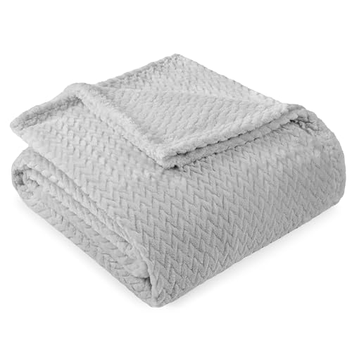 PAVILIA Soft Fleece Light Grey Throw Blanket for Couch, Lightweight Plush Warm Blankets for Bed, Fuzzy Cozy Flannel Blanket Throw for Sofa, Travel, Jacquard Pattern, Light Gray, Twin, 60x80 inch