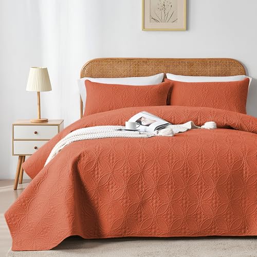 WURUIBO Twin Quilt Set Burnt Orange, Microfiber Lightweight Bedspreads, Ultrasonic Embossed Solid Coverlet, Thin Bedding Set for All Season, Soft Breathable Bed Cover(1 Quilt, 1 Pillow Sham)