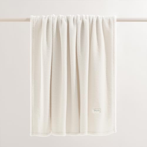 ROOM99 Boucle Blanket 125 x 150 cm Cuddly Blanket Fluffy Sofa Throw Sofa Blanket Couch Blanket Decorative Blanket Warm Blanket for Couch Cosy Light Cream