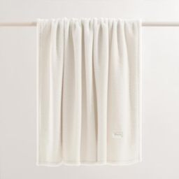 ROOM99 Boucle Blanket 125 x 150 cm Cuddly Blanket Fluffy Sofa Throw Sofa Blanket Couch Blanket Decorative Blanket Warm Blanket for Couch Cosy Light Cream