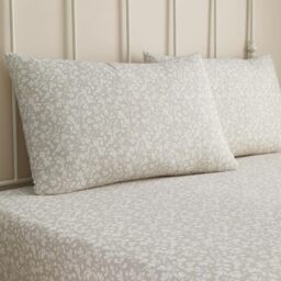 Dreams & Drapes - Natural Floral Fitted Sheet (200 x 150 x 28cm) - Luxury Polycotton Bed Sheet - Matching Duvet Cover Available - Natural Bed Sheet with Leaf, King