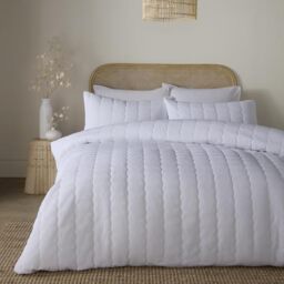 Serene Crinkle Wave White Duvet Cover Set Double – Minimalist Bedding – Jacquard Recycled Polyester – Includes 1 Duvet Cover (200 x 200cm) & 2 Pillowcases – White Crinkle Wave Bedroom Set