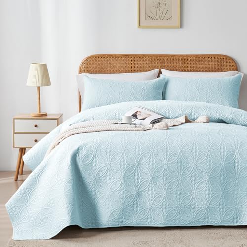 WURUIBO King/Cal King Quilt Set Sky Blue, Microfiber Lightweight Bedspreads, Ultrasonic Embossed Solid Coverlet, Thin Bedding Set for All Season, Soft Breathable Bed Cover(1 Quilt, 2 Pillow Shams)