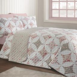 Catherine Lansfield Pinsonic Patchwork Quilted 220x230cm Bedspread Green