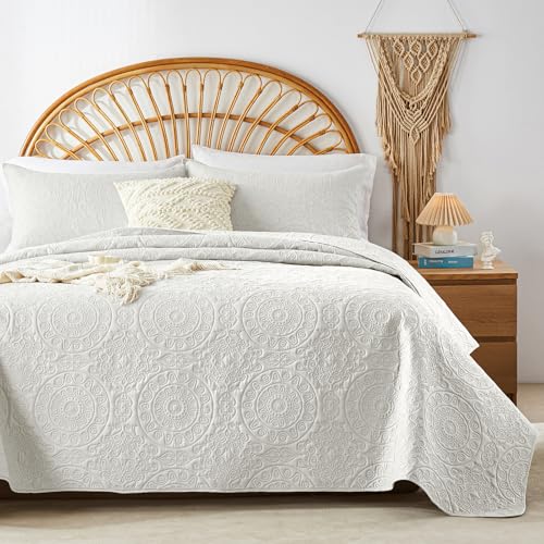 WURUIBO Cream Quilt Set Twin Size, Embossing Microfiber Bedspreads with Pillow Sham, Ligthweight Breathable Thin Coverlet, Reversible Bedding Set for All Season (1 Quilt, 1 Pillow Sham)