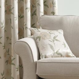 Dreams & Drapes - Natural Floral Cushion (43 x 43cm) - Filling Included - Piped Edge - White Flowers - Vintage Cushion in Natural with Cover Included/Cushion Insert - Matching Curtains Available