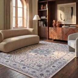 SAFAVIEH Traditional Rug Ideal for High Traffic Areas - Machine Washable and Non Slip - Tucson Collection, Short Pile, in Green and Beige, 244 X 305 cm