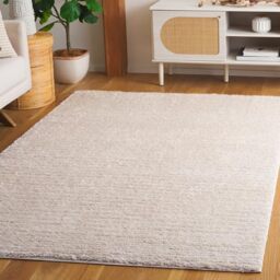 SAFAVIEH Shag Rug for Living Room, Dining Room, Bedroom - Tahoe Shag Collection, High Pile, in Cream, 122 X 183 cm