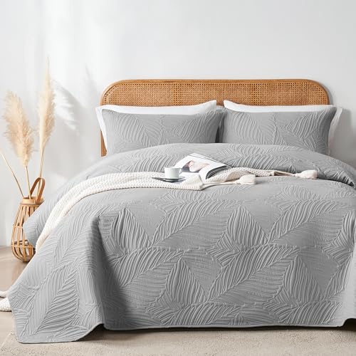 OARAGE Queen Quilt Bedding Set Soft Lightweight Light Grey Bedspread with Leaf Pattern,Ultrasonic Microfiber Bed Coverlet Full Size for All Season (1 Quilt, 2 Shams)