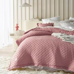 ROOM99 Molly Elegant Pink Bedspread 170 x 210 cm – Versatile Blanket for Bed and Sofa – Quilted Style, Ideal as a Bedspread