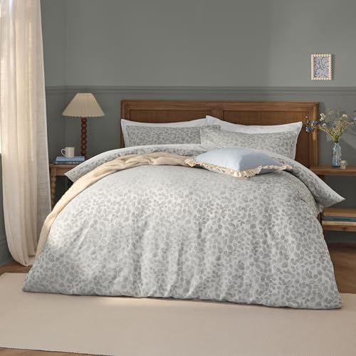 furn. Wylder Grace Leaf Duvet Cover Set – Matt Satin Jacquard Tonal Reverse Bedding (Mist Grey – Double)